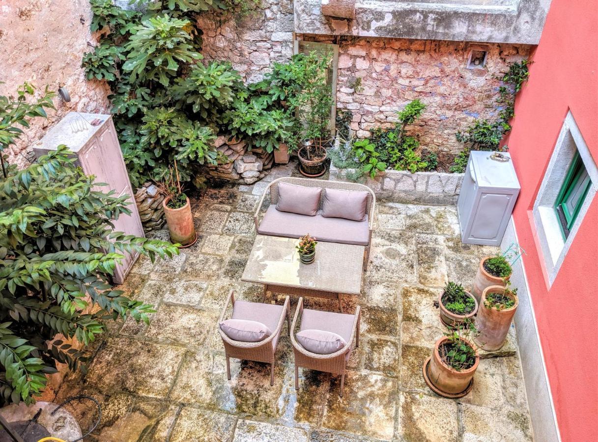Private Courtyard Medieval Stone Home In Old Town Ρόβινι Εξωτερικό φωτογραφία