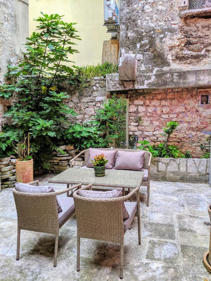 Private Courtyard Medieval Stone Home In Old Town Ρόβινι Εξωτερικό φωτογραφία